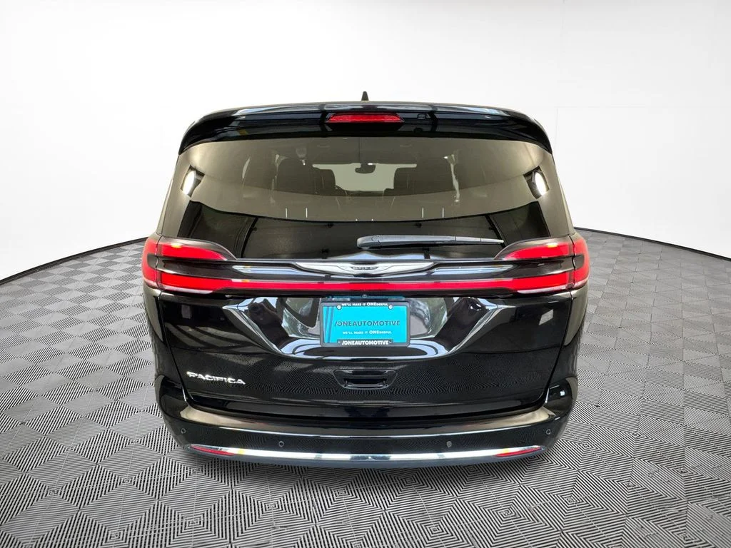 Used 2024 Black Chrysler Touring L image 10