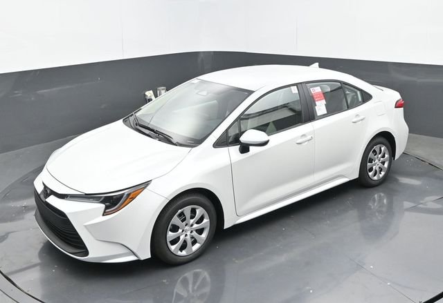 Used 2025 Wind Chill Pearl Toyota LE image 29