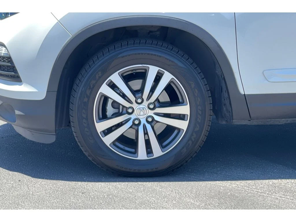 Used 2018 White Diamond Pearl Honda EX image 42