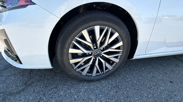 New 2026 White Nissan 2.5 SV image 10