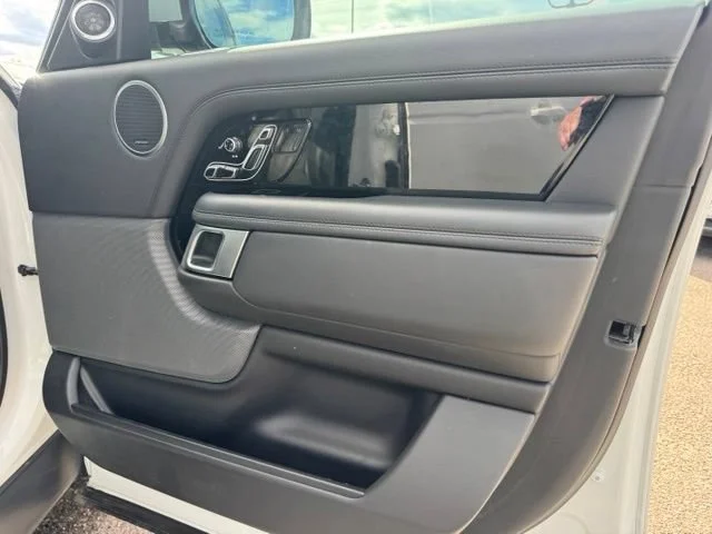 Used 2021 White Land Rover Westminster image 22