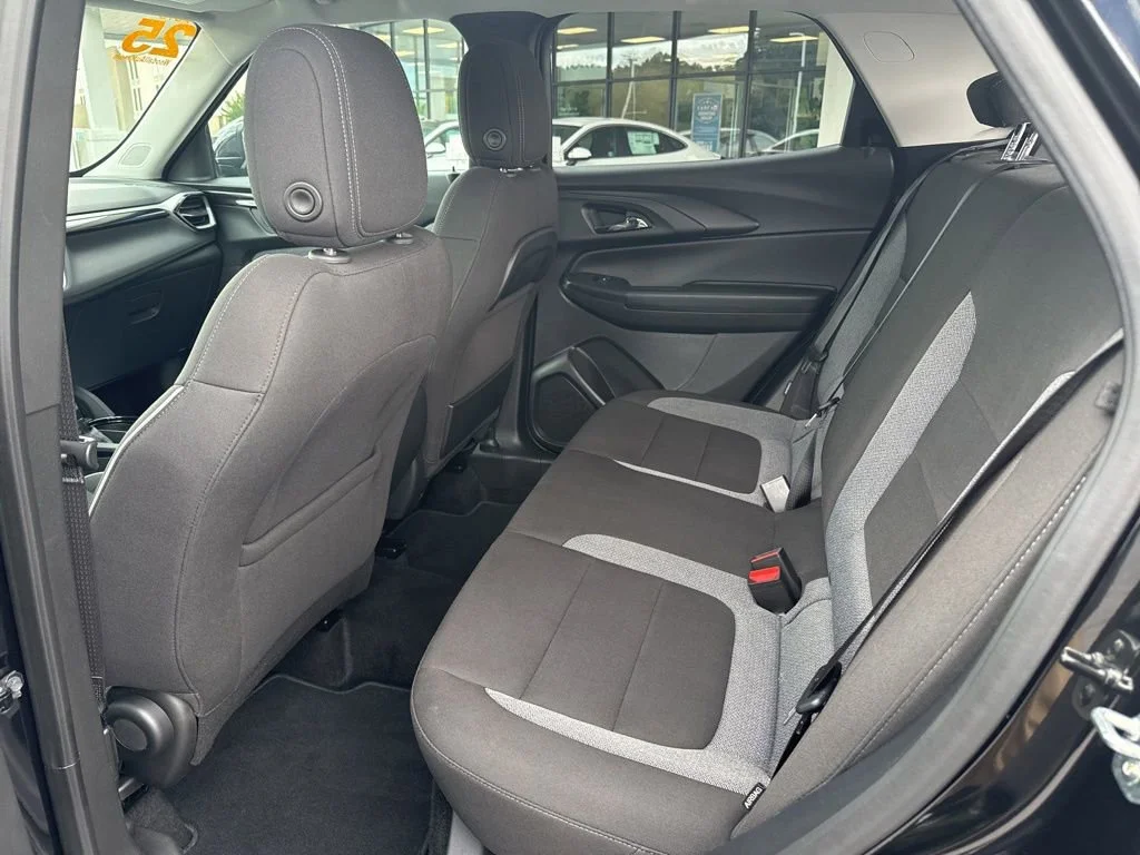 Used 2025 Mosaic Black Metallic Chevrolet LT image 15