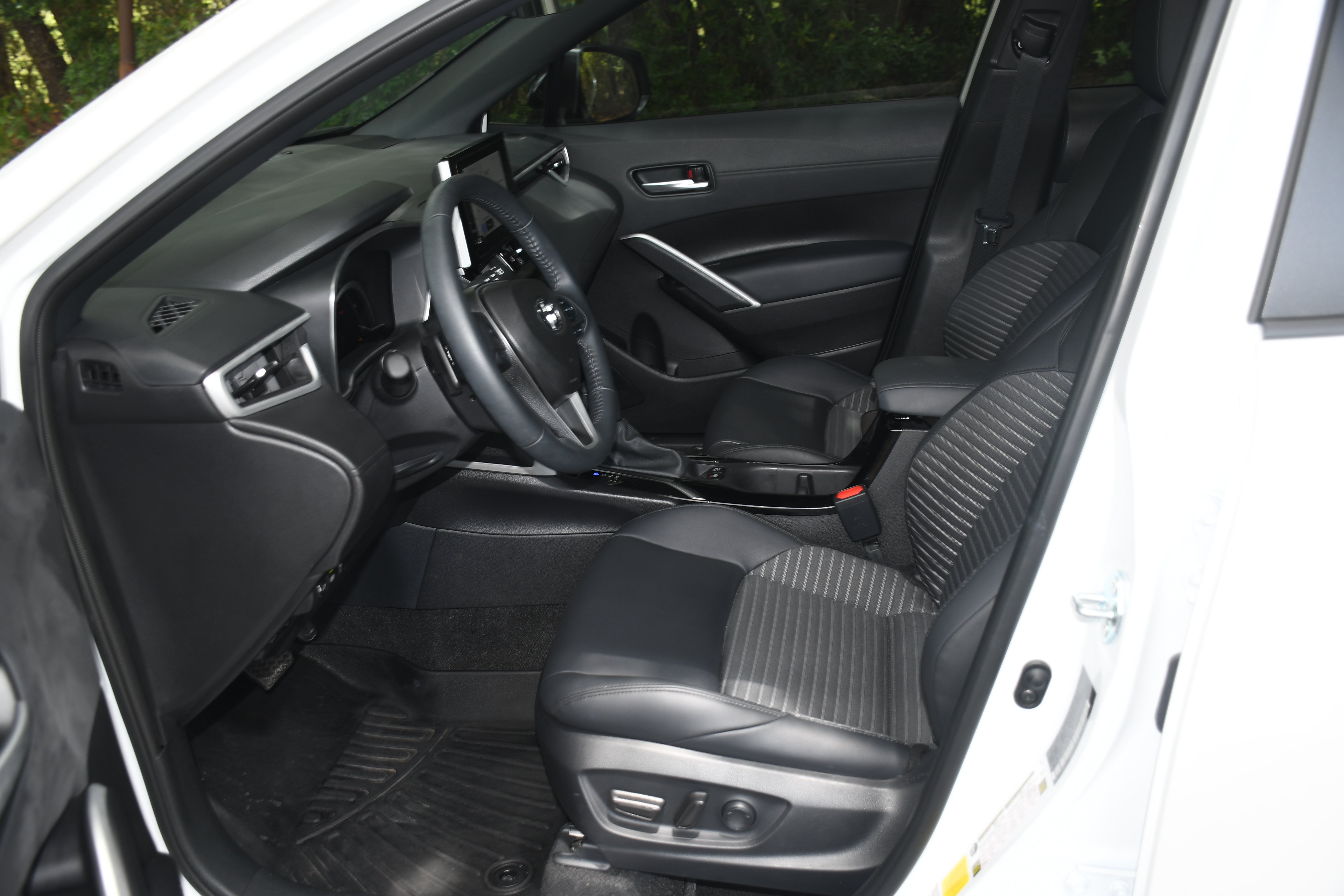 Used 2025 Beige Toyota Hybrid XSE image 8