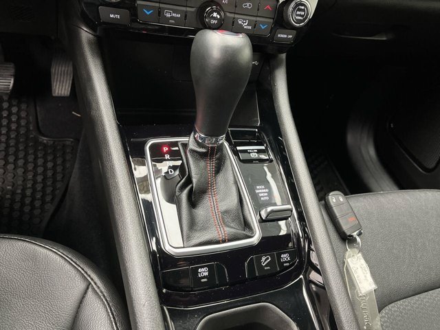 Used 2025 Hydro Blue Pearlcoat Jeep Trailhawk image 22