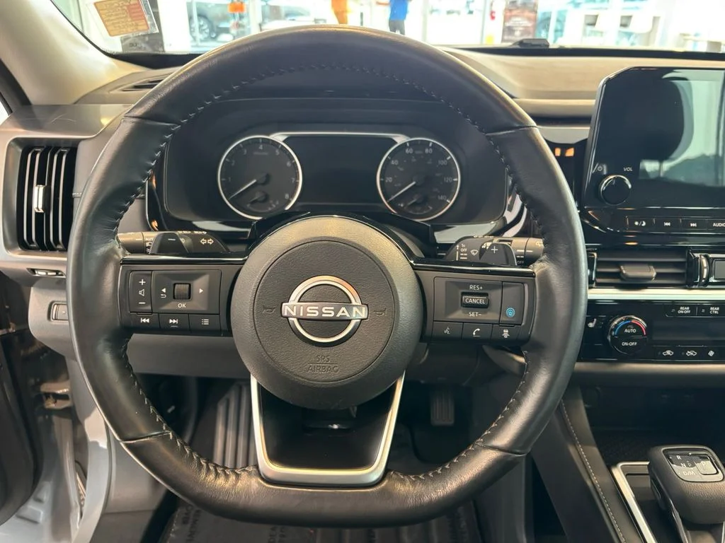 Used 2022 Gray Nissan SL image 17