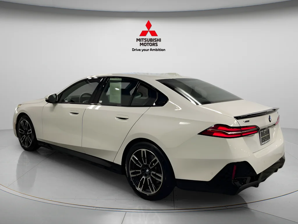 Used 2026 Alpine White BMW 530i xDrive Premium image 4