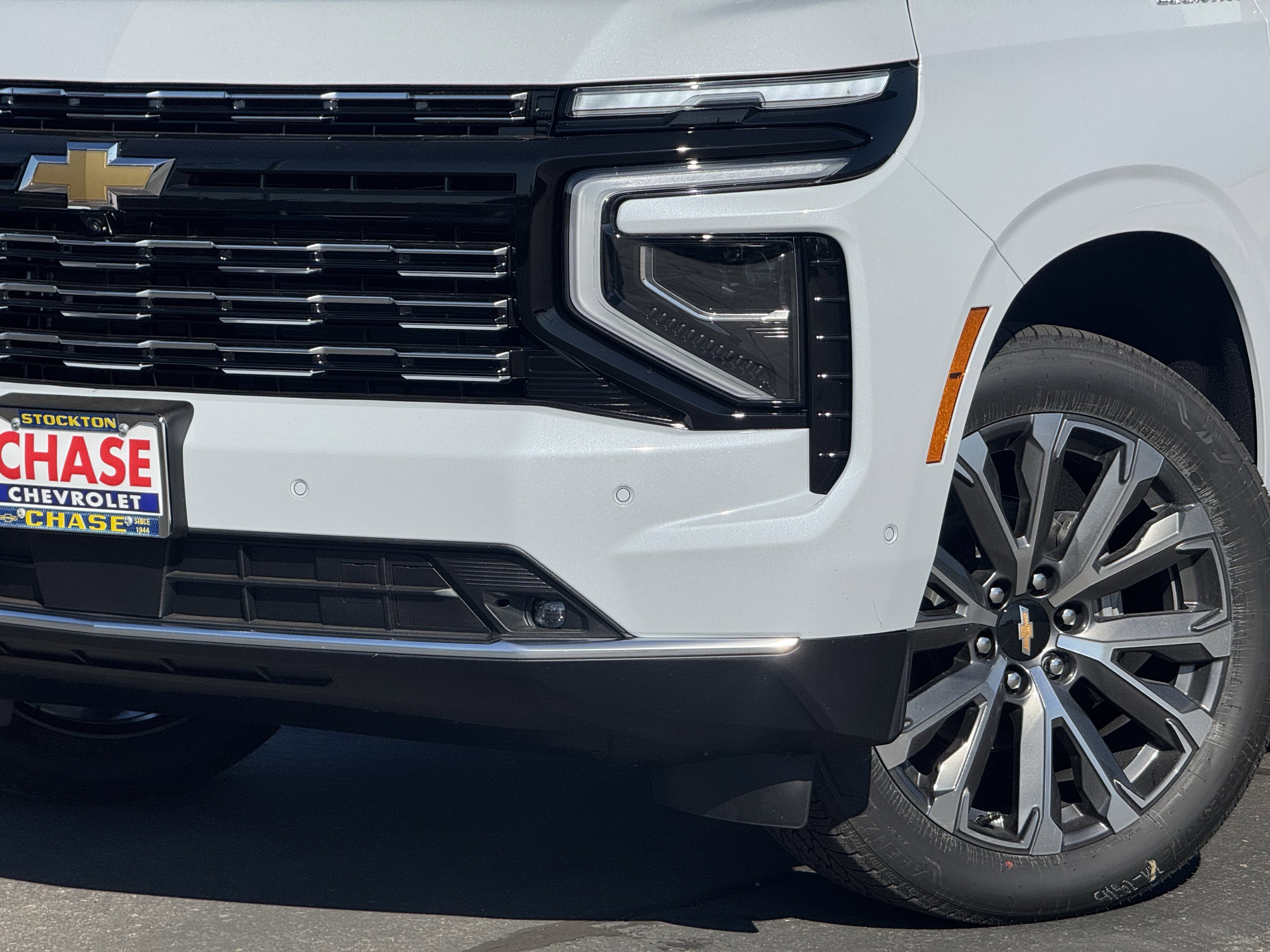 New 2026 Polar White Tricoat Chevrolet High Country image 3