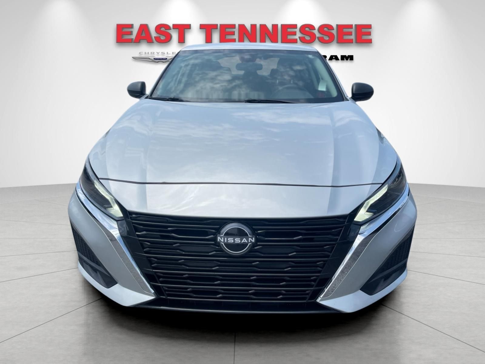 Used 2024 Silver Nissan 2.5 SV image 9