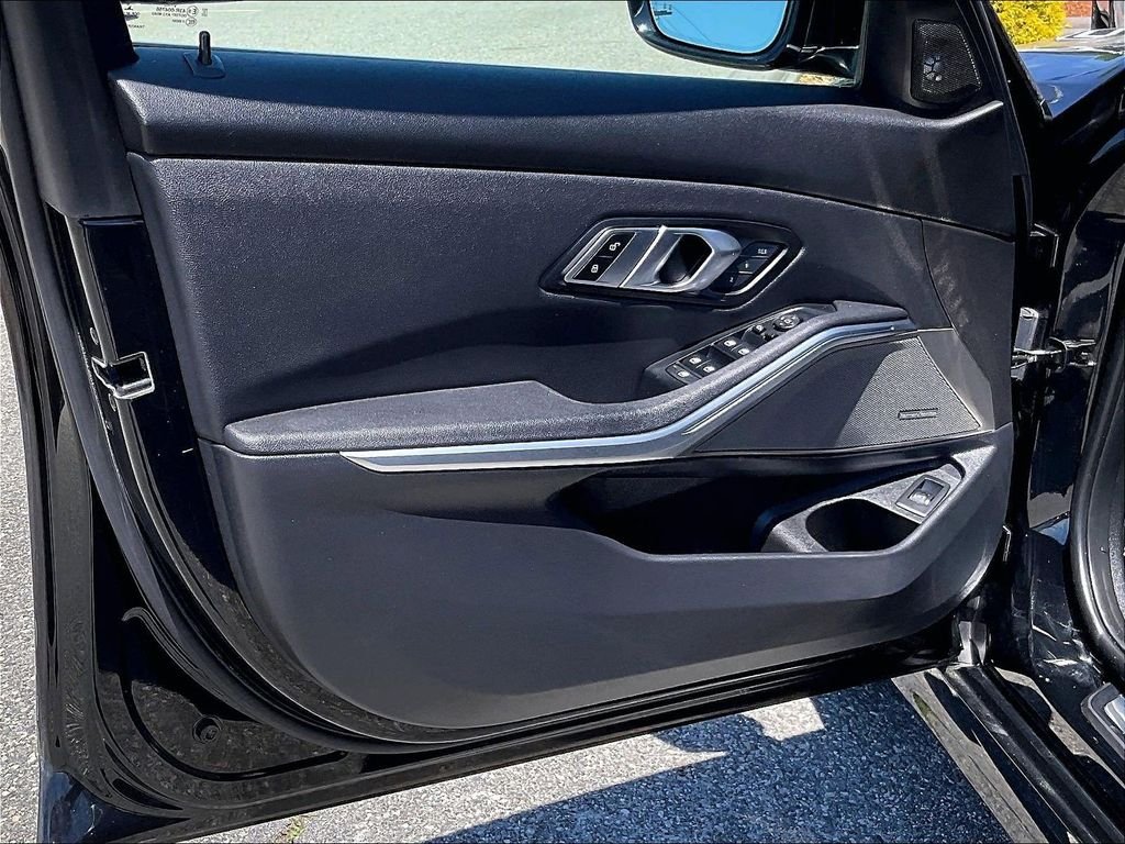 Used 2021 Black BMW 330i image 9