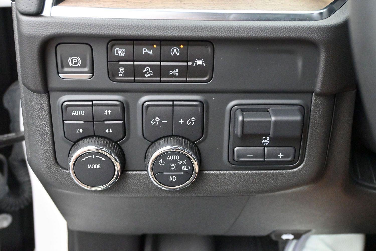 Used 2025 Iridescent Pearl Tricoat Chevrolet High Country image 27