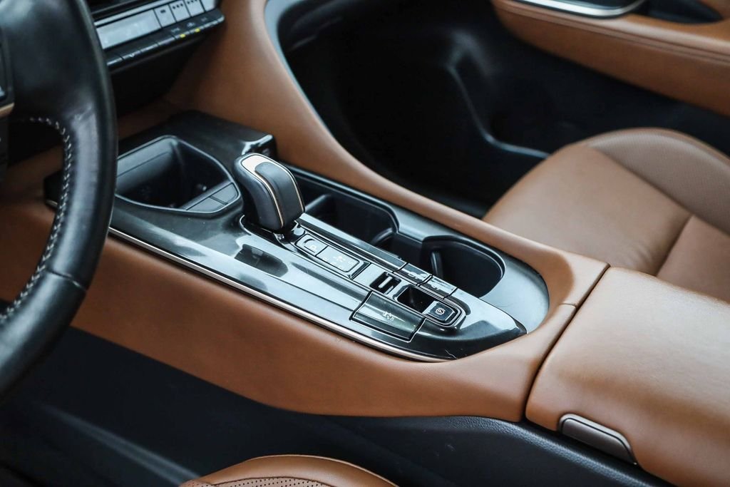 2025 Toyota Crown Signia Limited - Photo 19