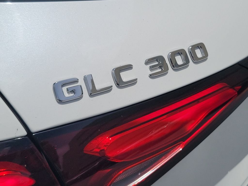 New 2026 MANUFAKTUR Moonlight White Metallic Mercedes-Benz GLC 300 image 7