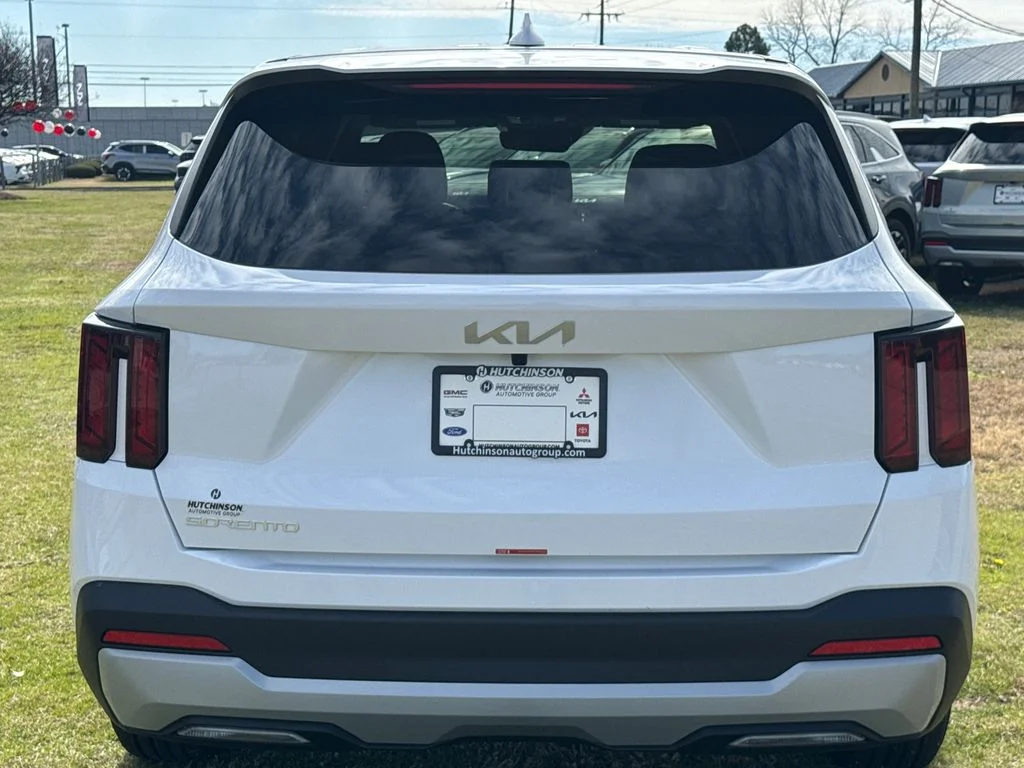 New 2026 Glacial White Pearl Kia LX image 4