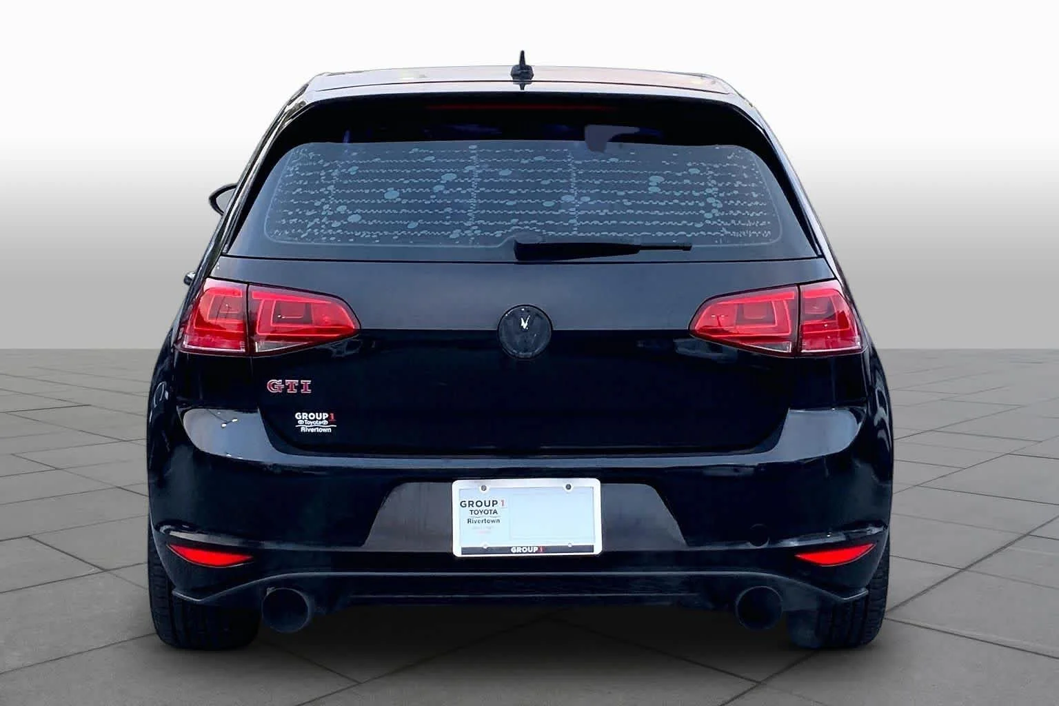 Used 2017 Deep Black Pearl Volkswagen SE image 3