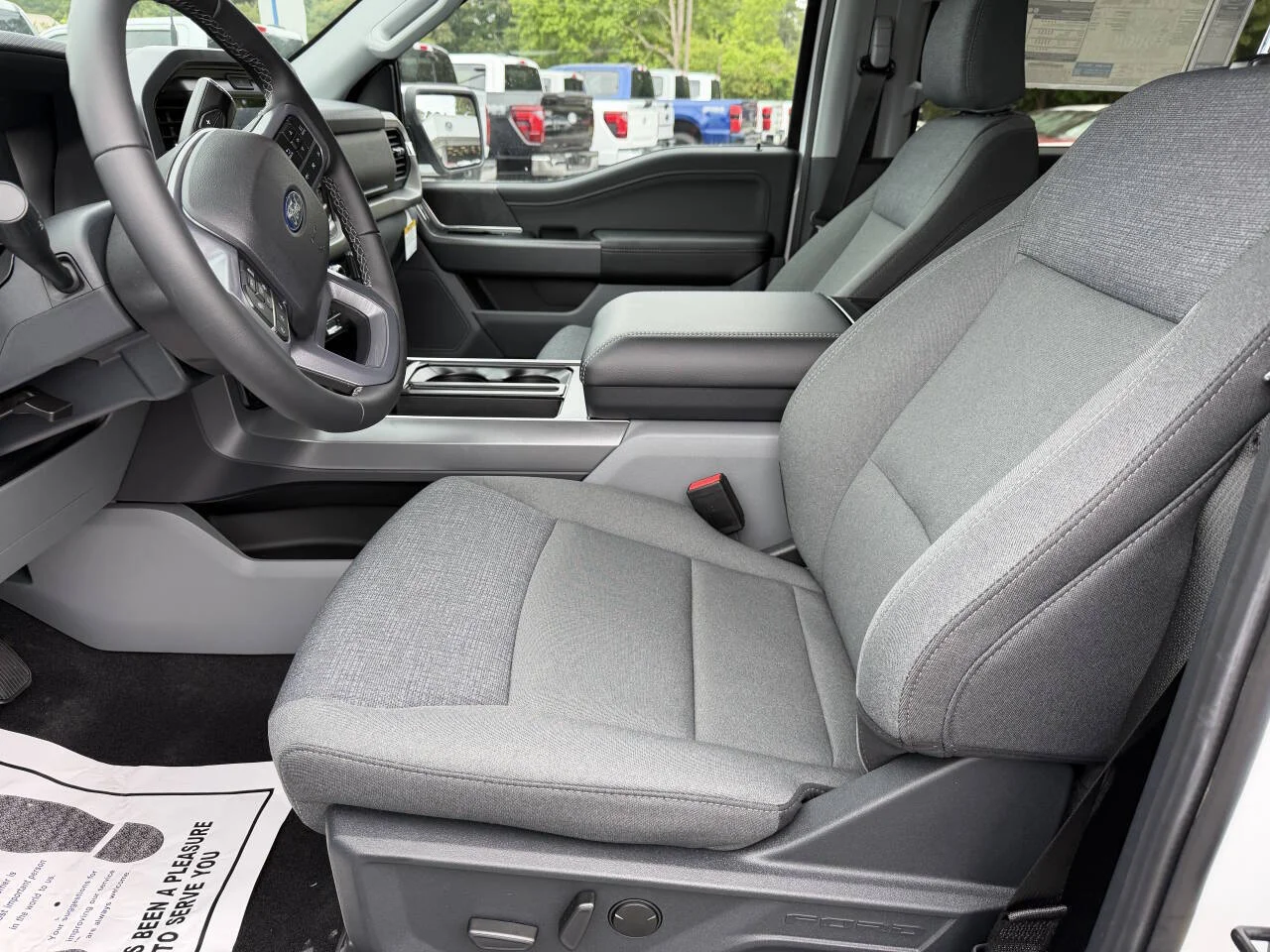 New 2026 Oxford White Ford XLT image 13