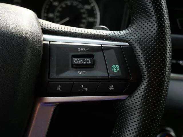 Certified Used 2025 White Diamond Mitsubishi SE image 18