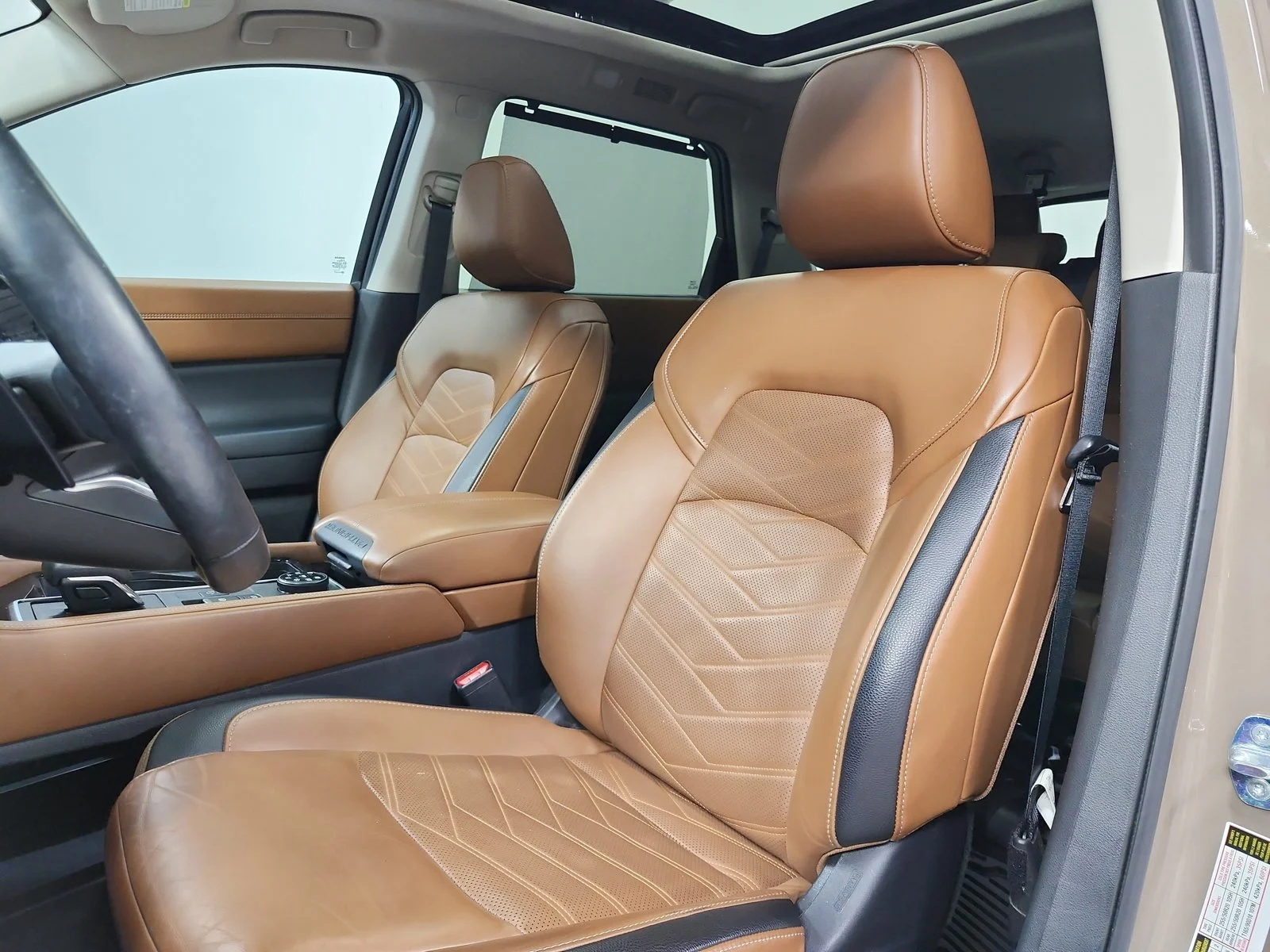 Used 2023  Nissan Platinum image 19