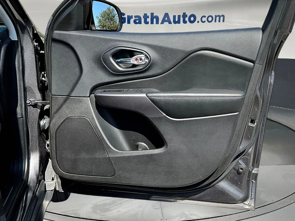 Used 2019 Gray Jeep Limited image 32