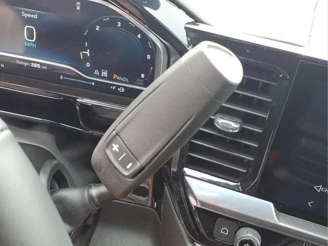 Used 2025 Summit White Chevrolet LT image 9