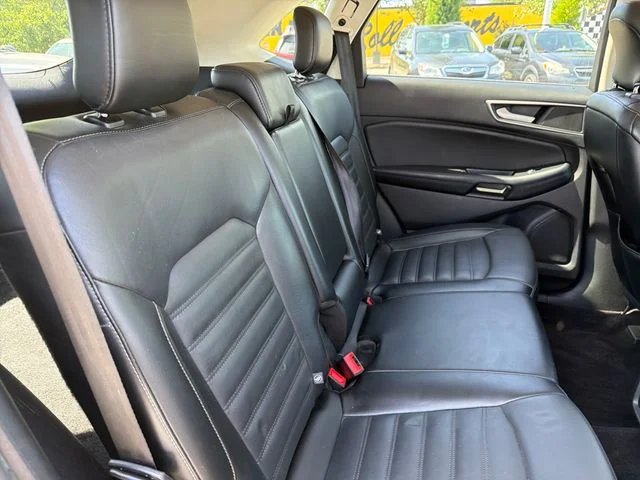 Used 2017 Gray Ford SEL image 28