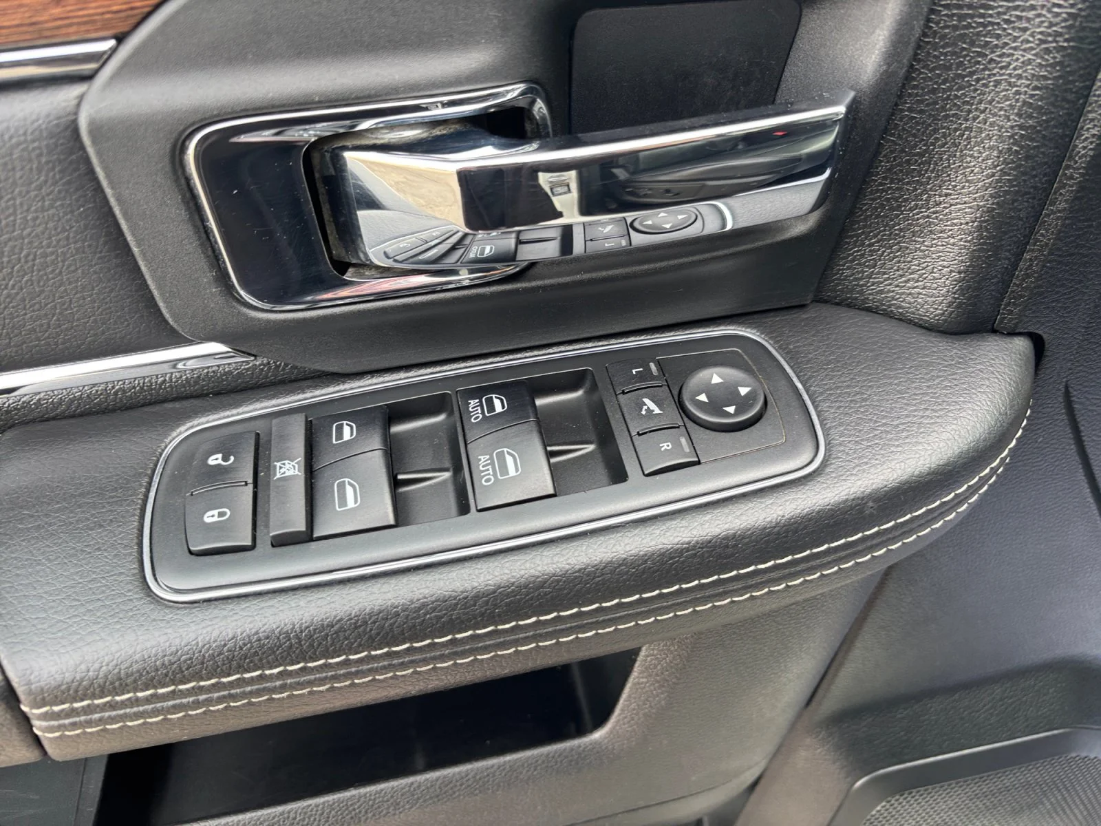 Used 2018 White Ram Laramie image 11