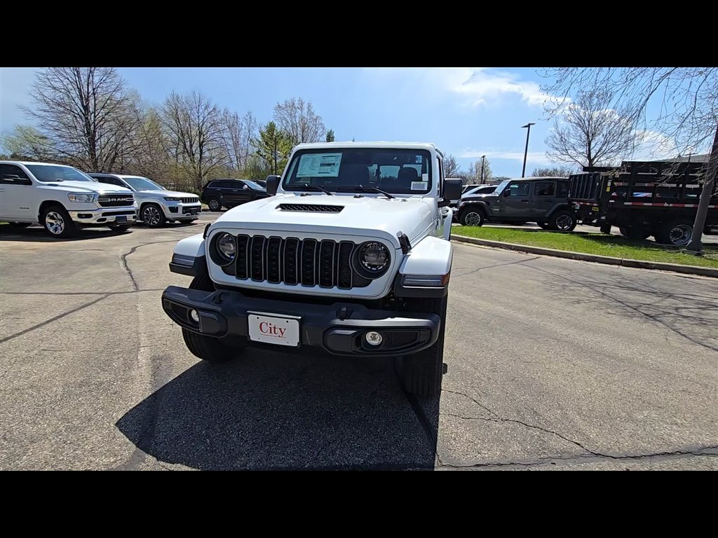New 2026 Bright White Clear-Coat Exterior Paint Jeep Sport S image 4