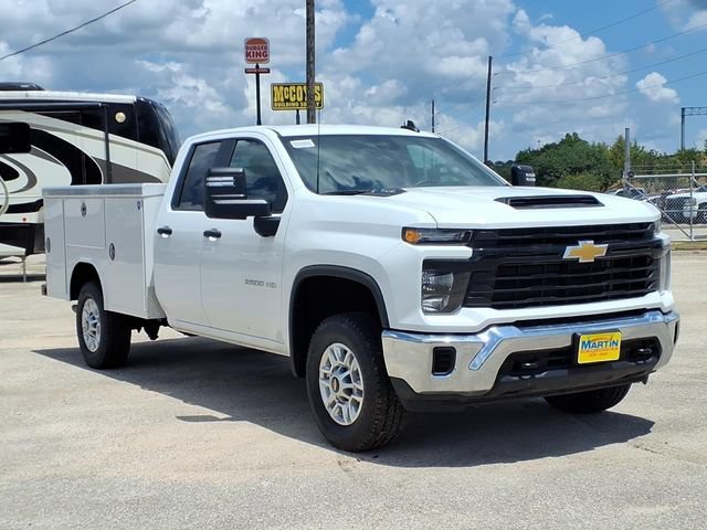 New 2026 Summit White Chevrolet WT image 3
