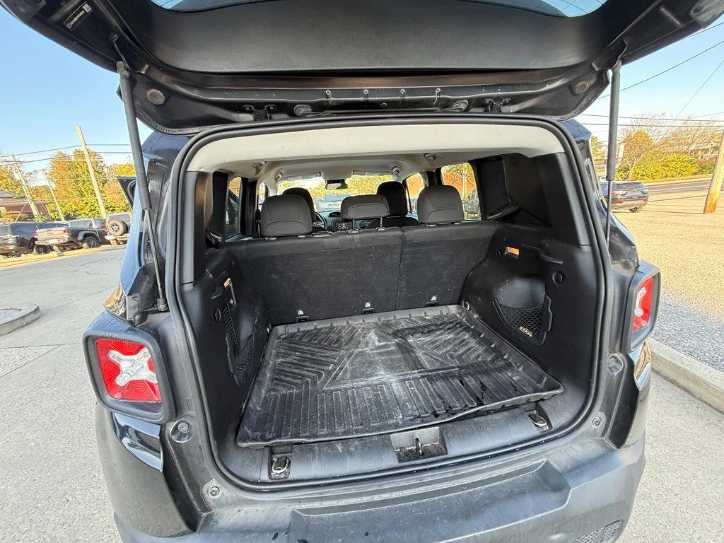 Used 2017 Black Jeep Latitude image 25