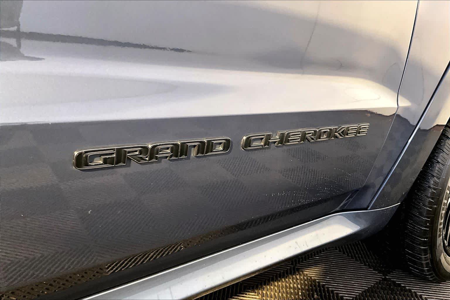 Used 2019 Slate Blue Pearl Coat Jeep Limited X image 10