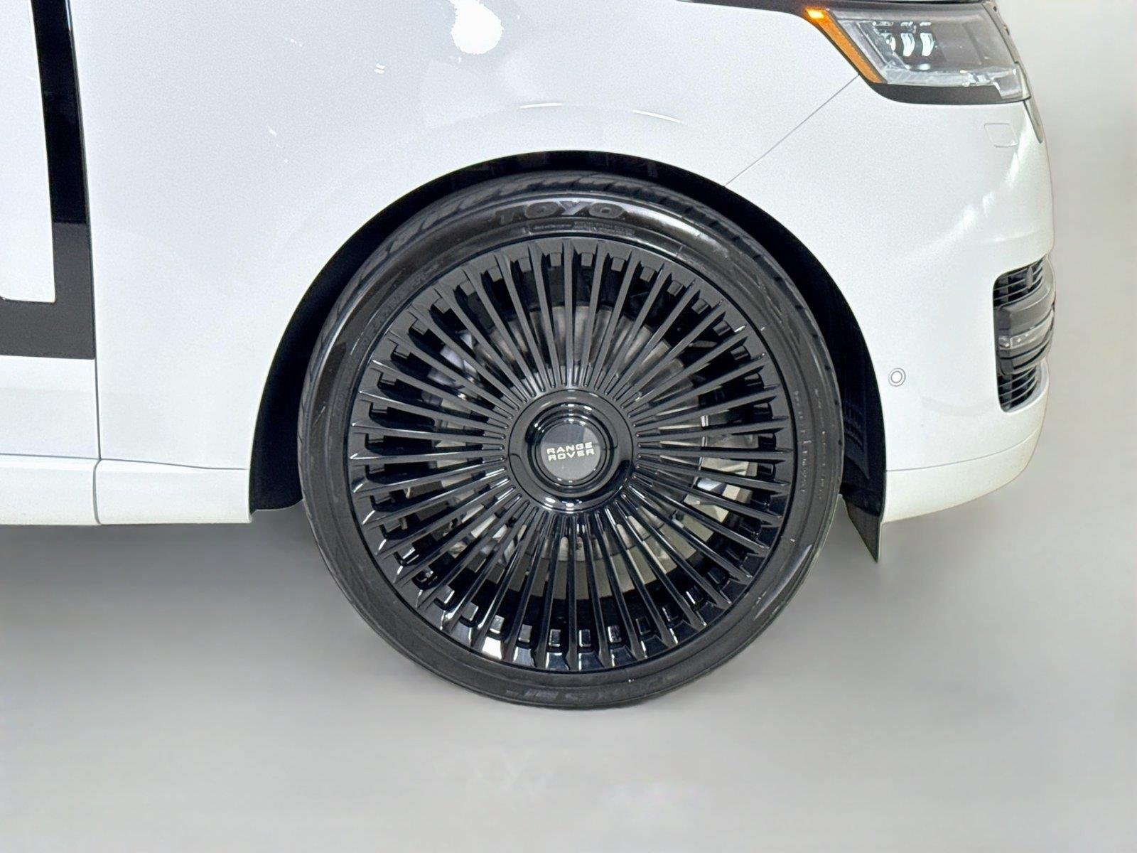 Used 2025 Fuji White Land Rover SE | 24