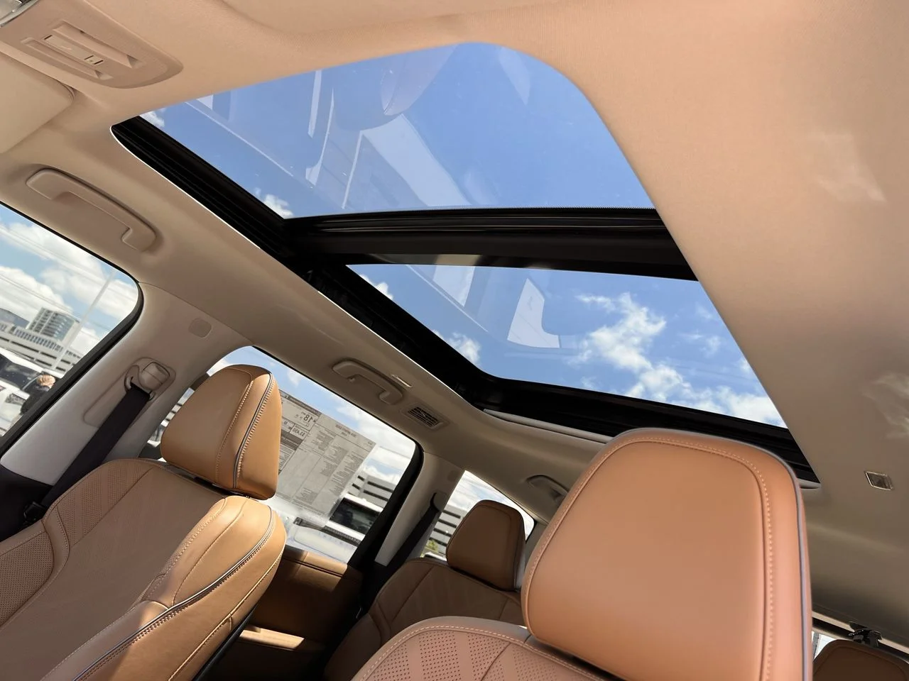 New 2026 Radiant White INFINITI LUXE image 19