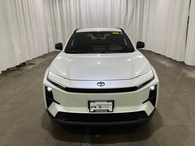 New 2026 Wind Chill Pearl <sup>1</sup> Toyota  SE image 8