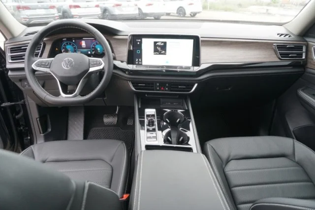 2024 Volkswagen Atlas SEL - Photo 21