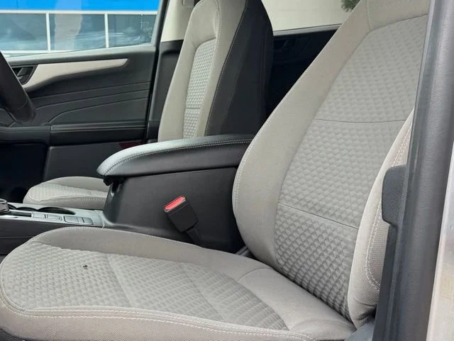 Used 2022 Silver Ford SE image 17