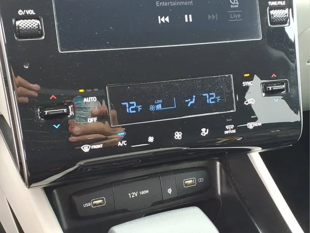 Used 2024  Hyundai SEL image 8