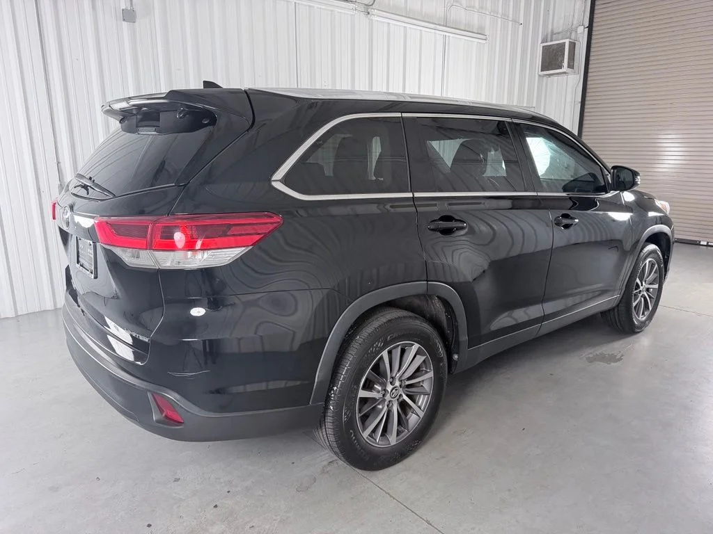 Used 2019 Black Toyota XLE image 5