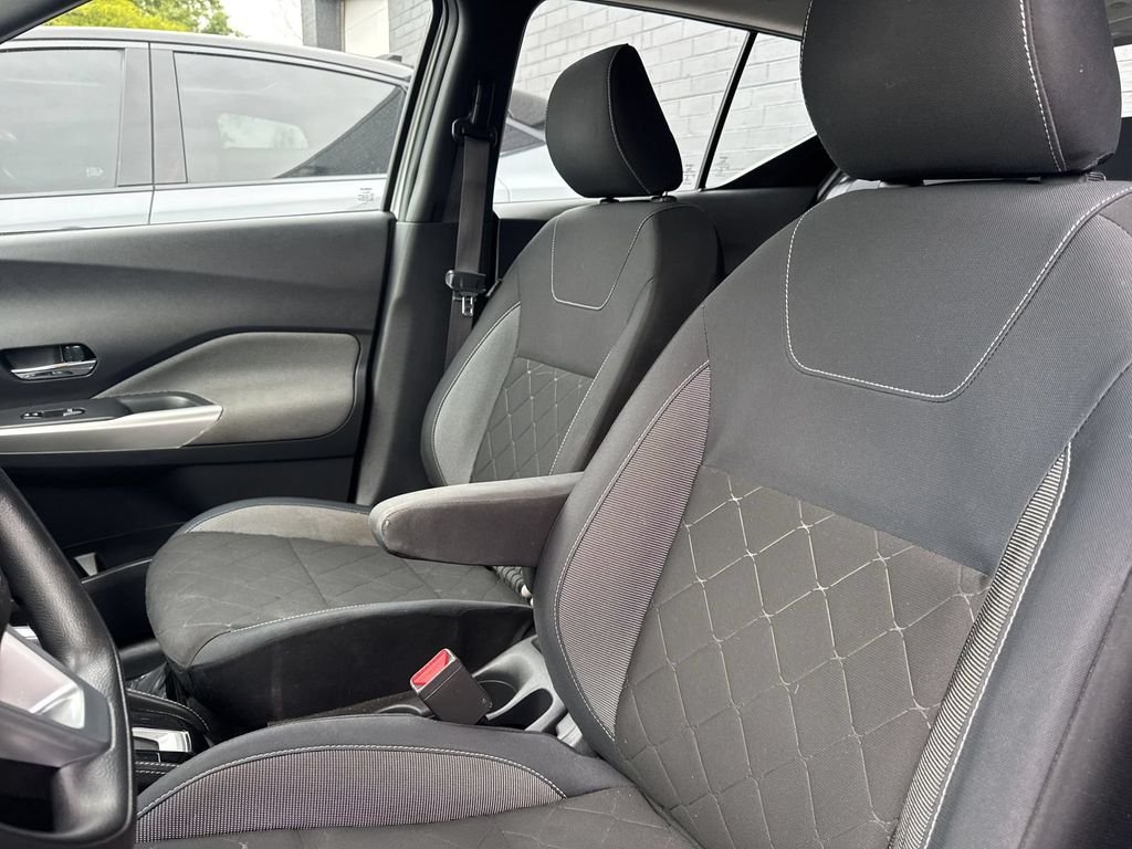 Used 2018 Silver Nissan SV image 18