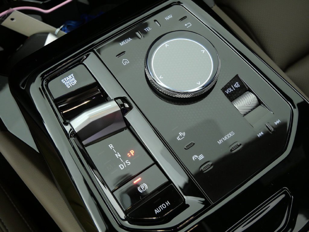 New 2027 Black Sapphire Metallic BMW 530i xDrive image 47