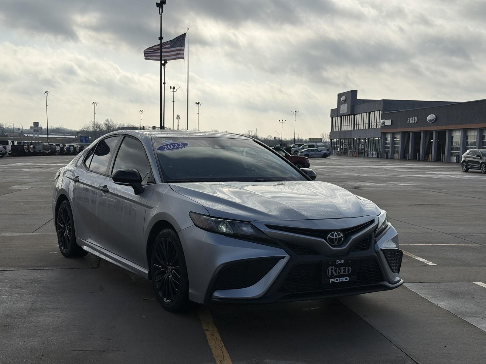 Used 2022 Toyota Camry SE with VIN 4T1T11BK9NU050065 for sale in Kansas City