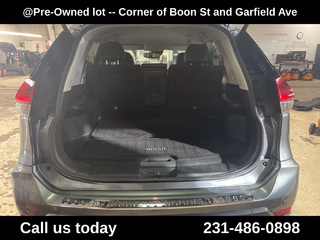 Used 2019 Gray Nissan SL image 13