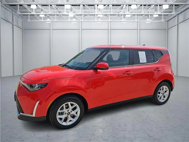 Used 2024 Inferno Red KIA S (IVT) image 1