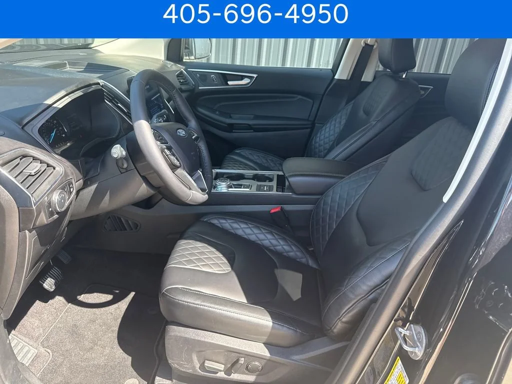 Pre-Owned 2024 Ford Edge Titanium
