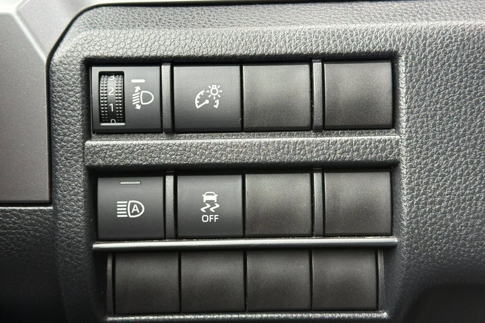 Used 2024  Toyota SR5 image 34