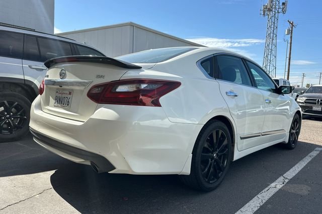 Used 2017 White Nissan 2.5 SR image 4
