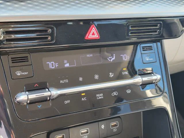 Used 2022  Kia LX image 31