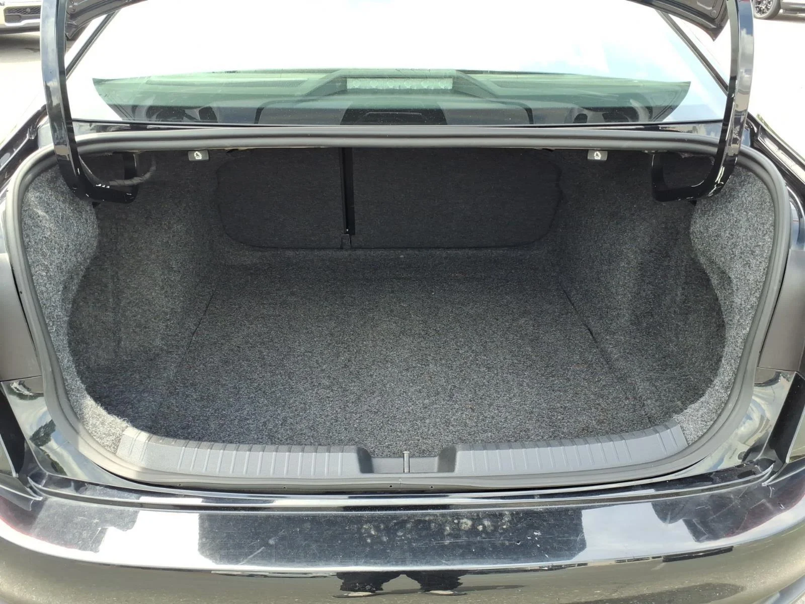 Used 2024  Volkswagen SE image 31