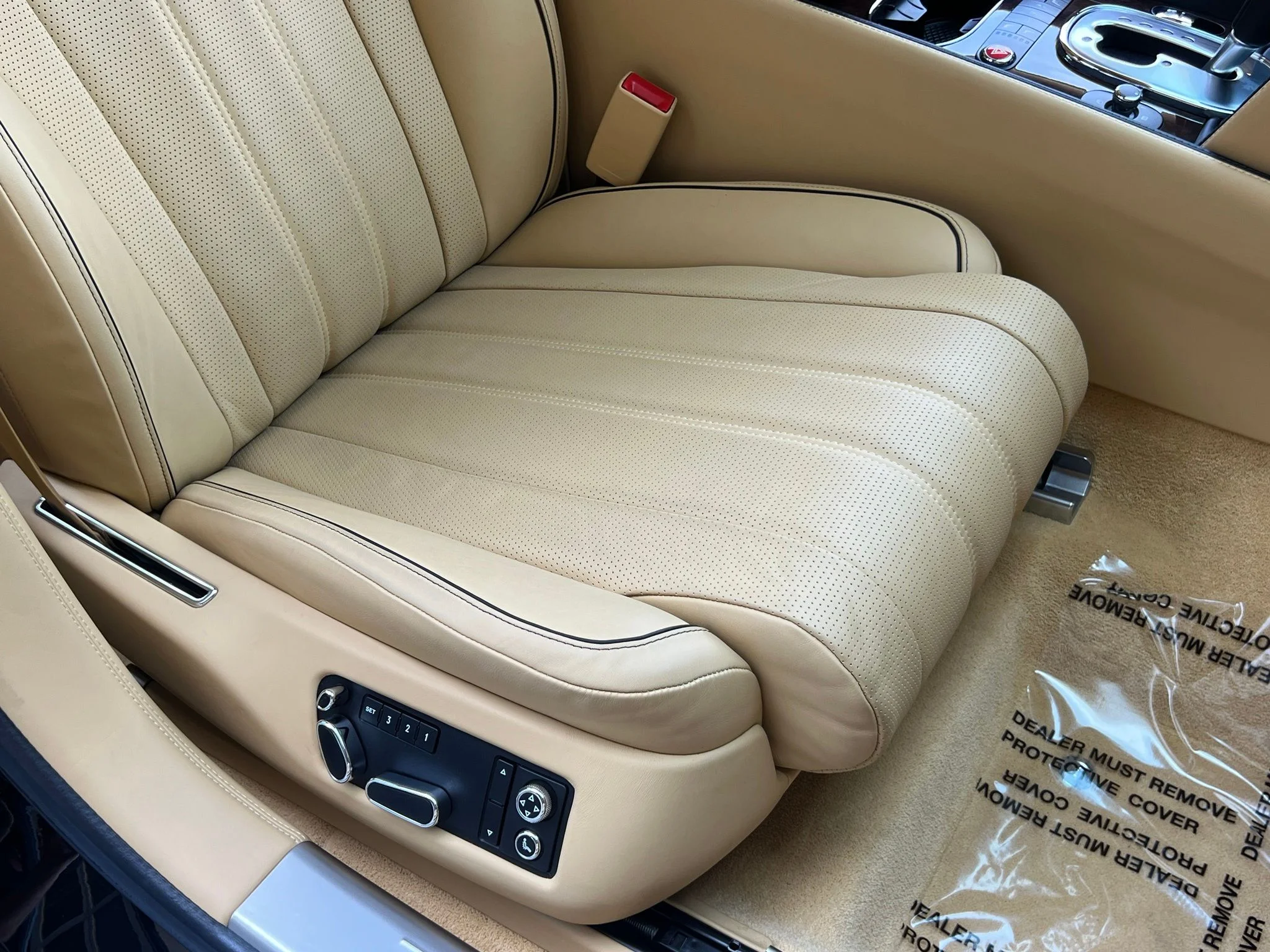 Used 2014 Black Bentley Base image 42