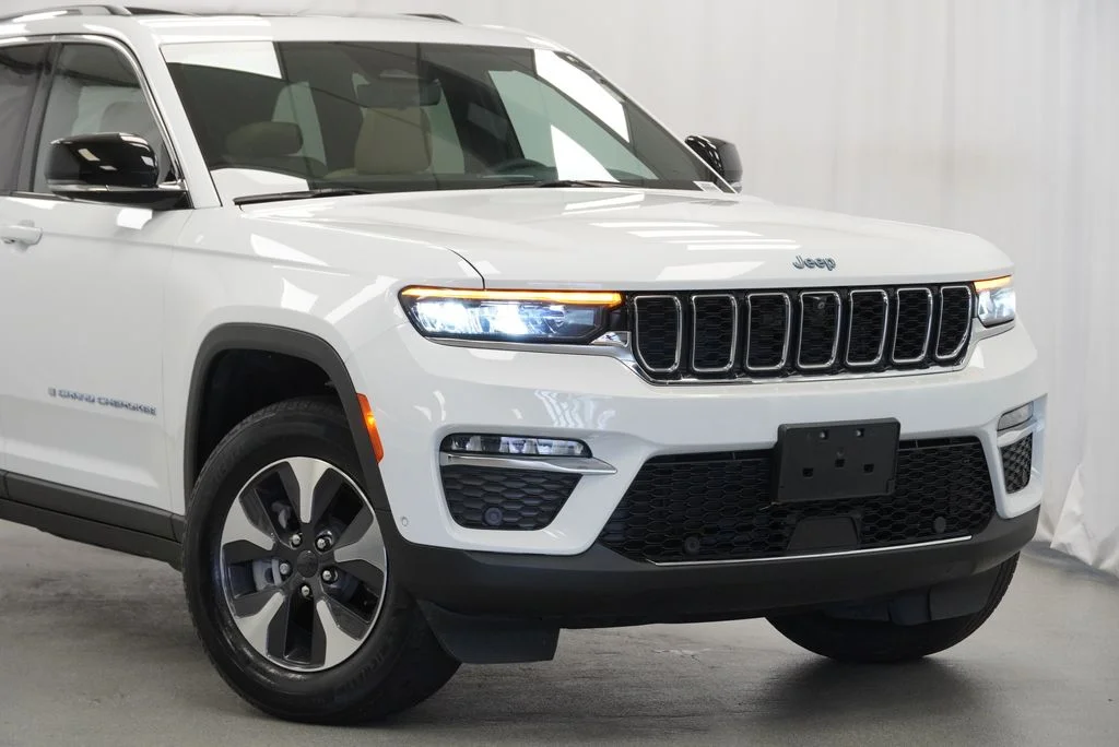 Used 2022 White Jeep 4xe image 3