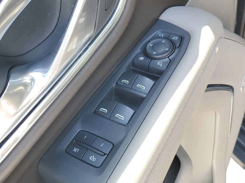 Used 2023 Sterling Metallic GMC SLT image 14