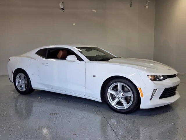 Used 2016 White Chevrolet 2LT image 11
